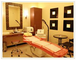 Slider image (4) Roura DermSurgery